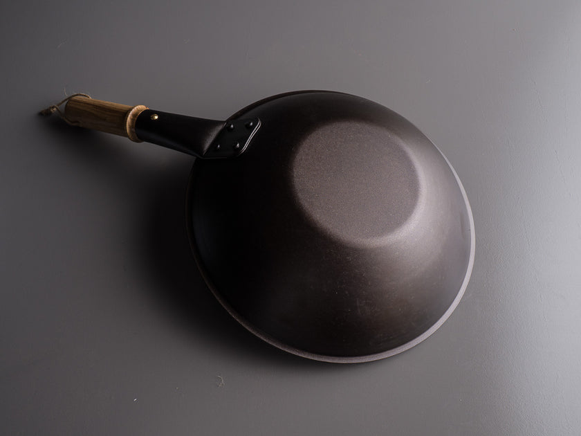 11 (28cm) Spun iron small wok with lid