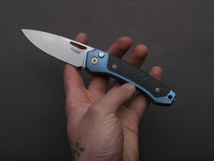 lionSTEEL - Folding Knife - Button Lock - Twain - MagnaCut - 80mm - Blue Titanium Handle w/ Carbon Fiber Inlay