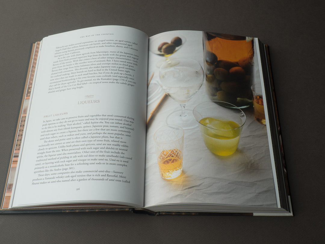 洋書 Cocktails The Present From The Past The Old-Fashioned: The Story of the World's First Classic