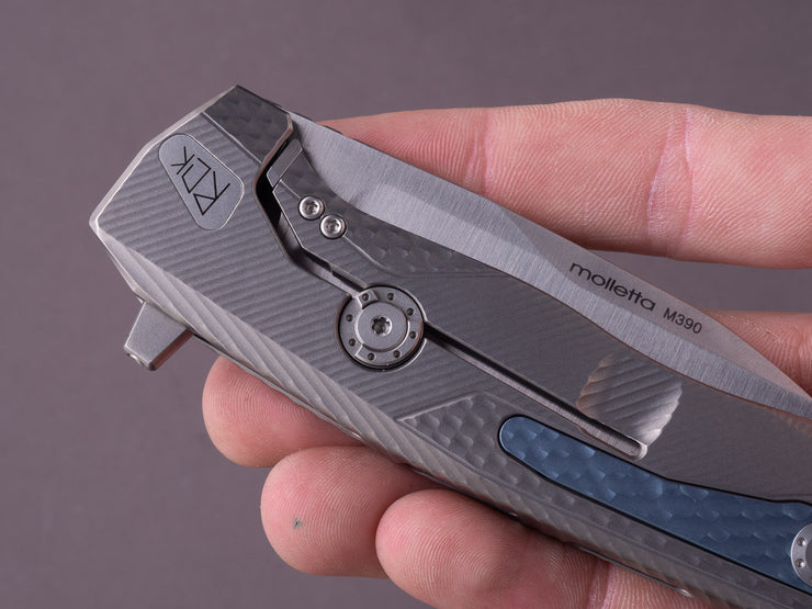 lionSTEEL - SOLID Folding Knife - ROK - 83mm - M390 - Frame Lock - Grey Titanium - Blue HWAY.L Clip