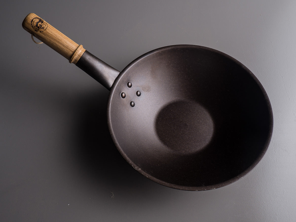 11 (28cm) Spun iron small wok with lid